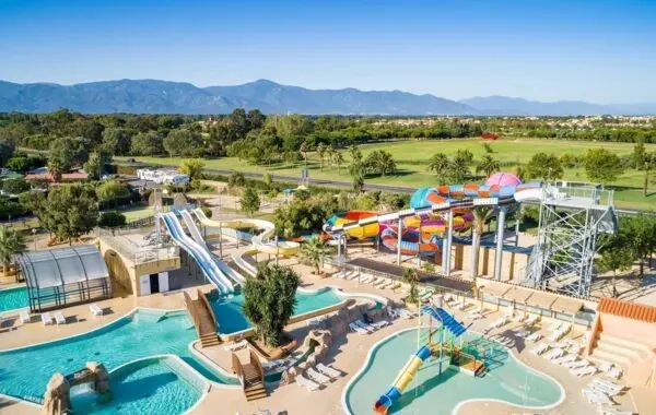 An overview of the swimming pool at Roan camping Le Soleil de la Méditerranée.